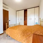 With Pool And Terrace Appartement Polpenazze del Garda