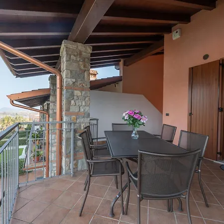 Apartmán With Pool And Terrace Polpenazze del Garda
